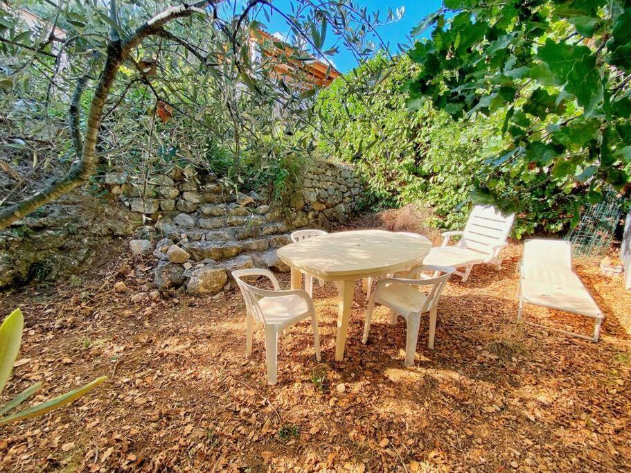 Bas De Villa Au Milieu Des Oliviers. Chateauneuf-Villevieille Exteriör bild